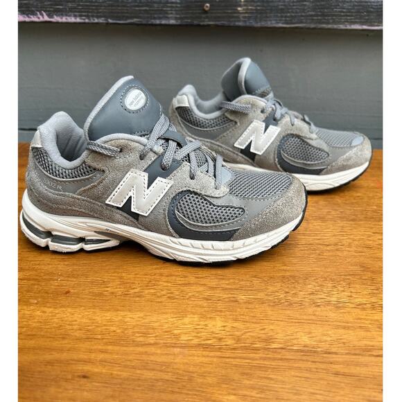 New Balance 2002R Toddler Sneakers Gray Silver Mesh Suede Size 1 - Picture 3 of 8